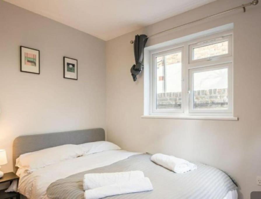 3 Bed Flat In Hammersmith Close To Underground Londra