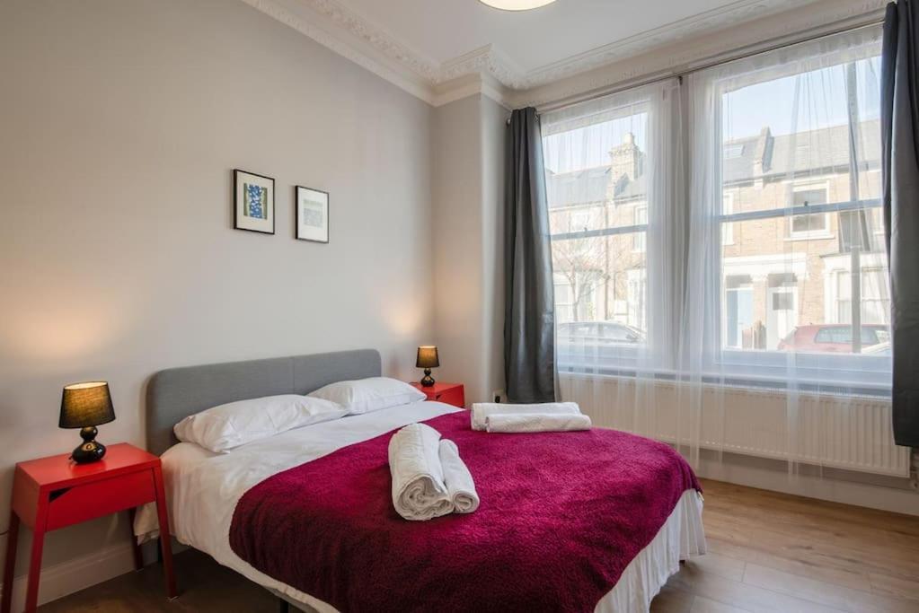 3 Bed Flat In Hammersmith Close To Underground Londra